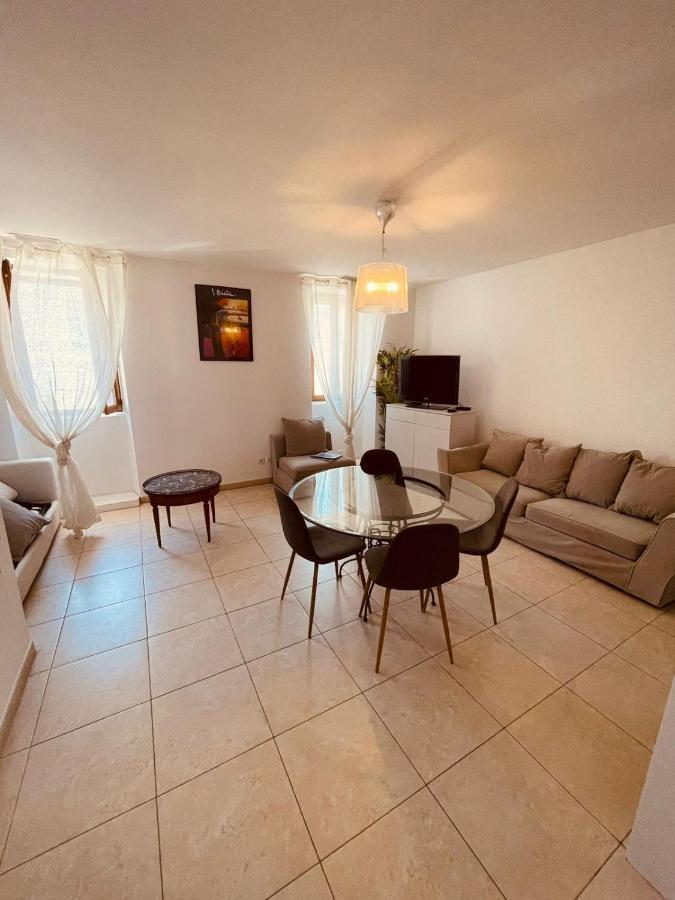 Location Type T2 – – 4 Couchages Appartement *